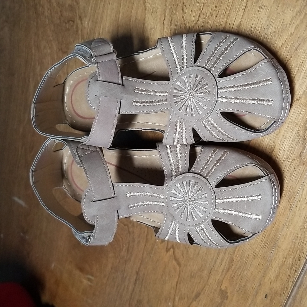 Women's casual sandal